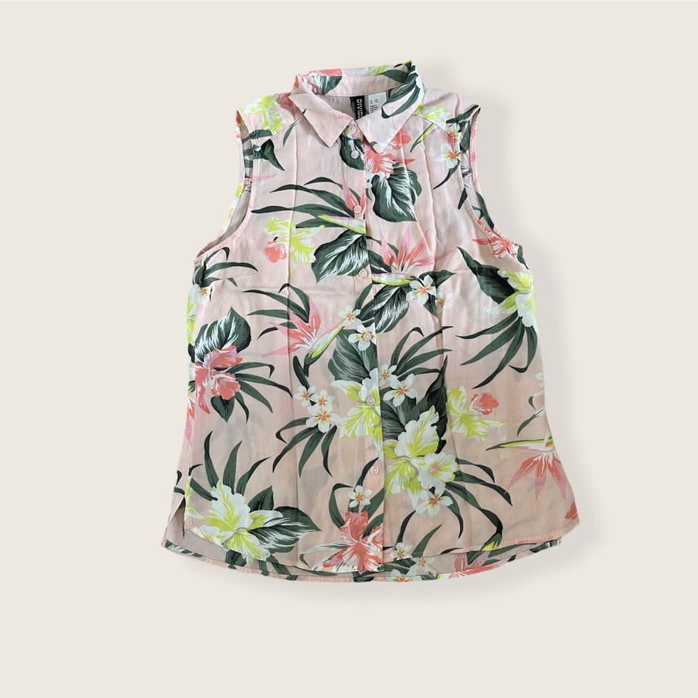 Super cute floral print button up sleeveless collared top
